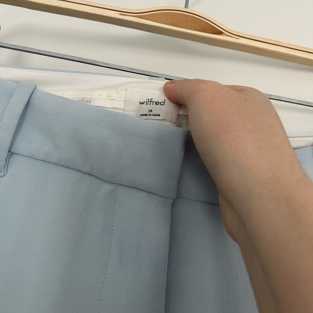 Aritzia Wilfred Effortless Wide Leg Pants Pleated Trousers in Heatwave Blue - Picture 3 of 4